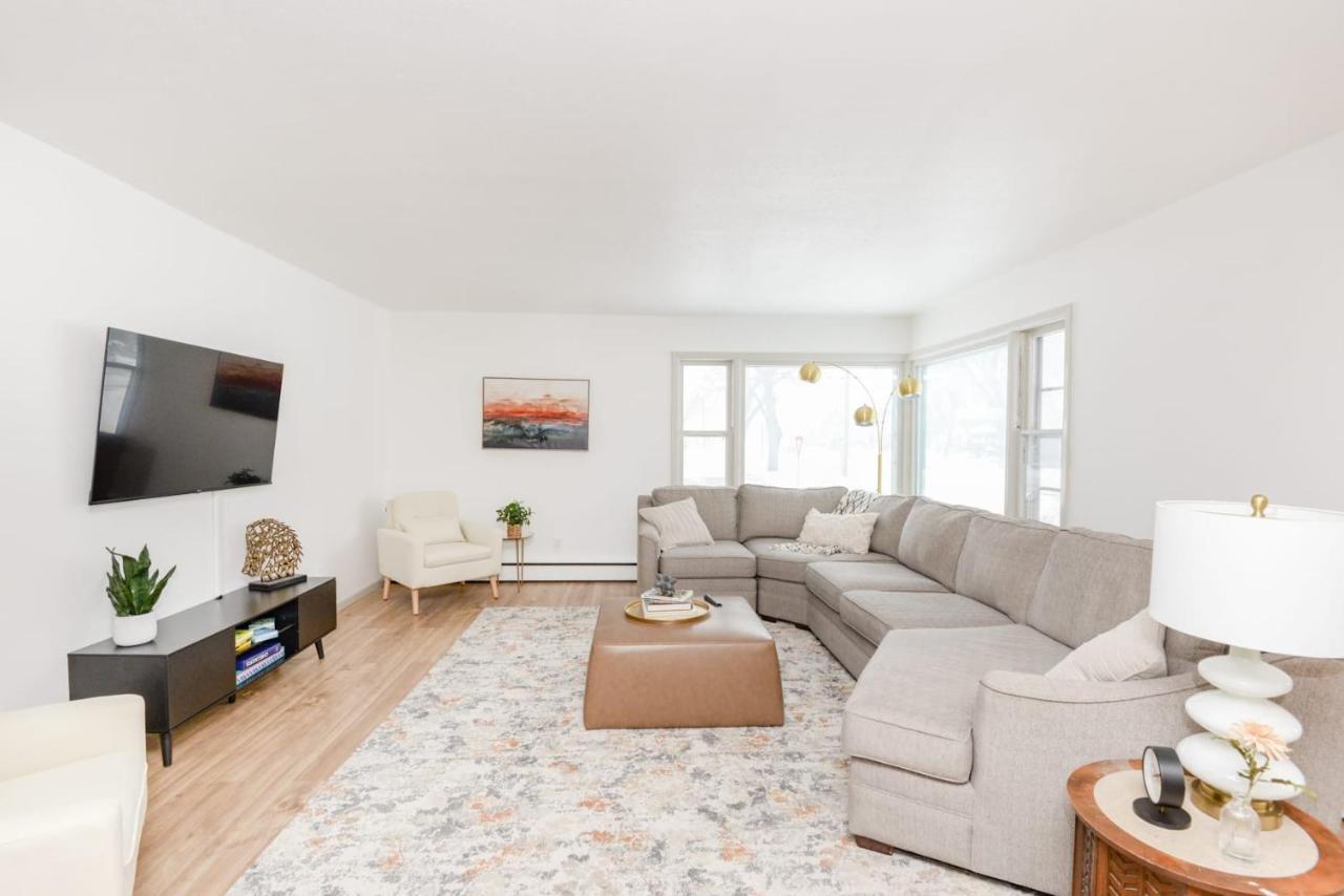 New Remodeled Townhome In Central فارغو، داكوتا الشمالية المظهر الخارجي الصورة
